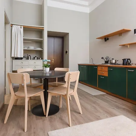 Da Laura - Center - M1 Station Apartment *