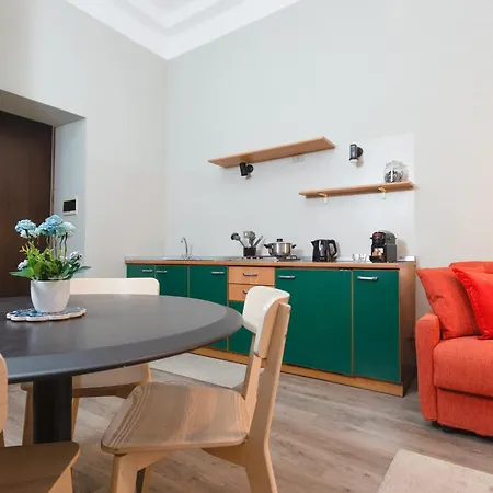 Da Laura - Center - M1 Station Apartment Milan