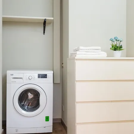 Da Laura - Center - M1 Station Apartment Milan