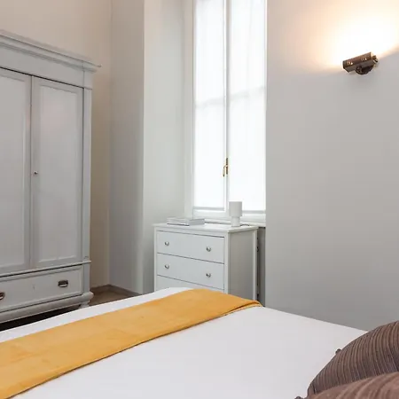 Da Laura - Center - M1 Station Apartment